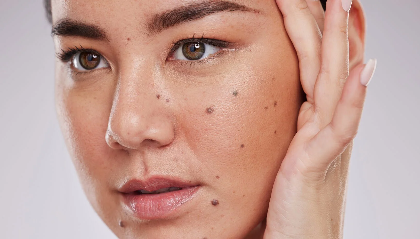 <ul>
<li>
<p data-path-to-node="17,0,0">Epidermal pigmentation reduction</p>
</li>
<li>
<p data-path-to-node="17,1,0">Dermal pigmentation management</p>
</li>
<li>
<p data-path-to-node="17,2,0">Sun spot and photo-damage fading</p>
</li>
<li>
<p data-path-to-node="17,3,0">Age spot removal and skin tone evening</p>
</li>
</ul>
 image